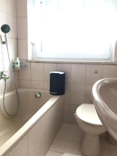 Isas Apartment - image 13