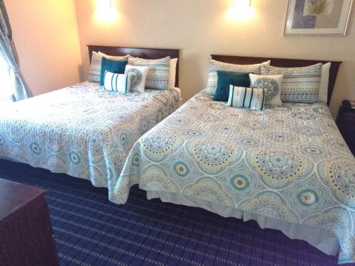Deluxe Two Queen Suite