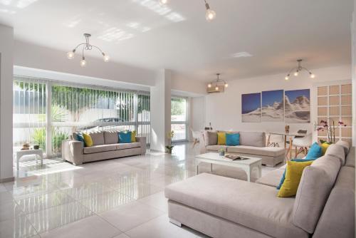 Milos Hotel in Adamas