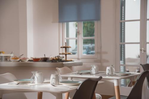 餐廳, 米洛斯酒店 (Milos Hotel) in 米洛斯島