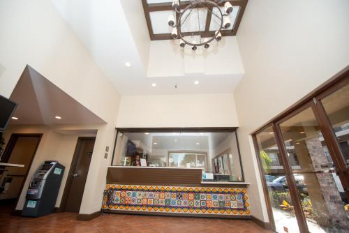 Casa Bella Inn- Huntington Park - image 4
