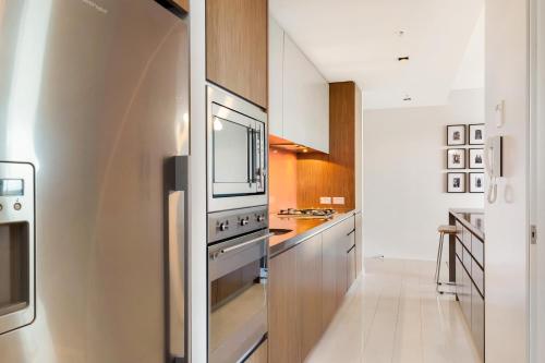 Stylish 1 bdrm Camperdown - Car park Gym & Pool - image 2