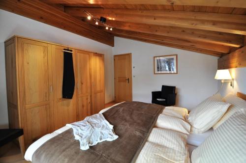 Chalet Z`Wichjehüs - image 2