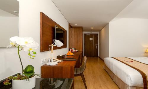 Superior Double Room with City View image 5