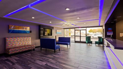 SureStay Plus Hotel by Best Western Point Richmond - image 3