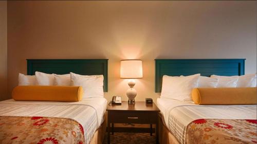 Queen Room with Two Queen Beds - Non-Smoking