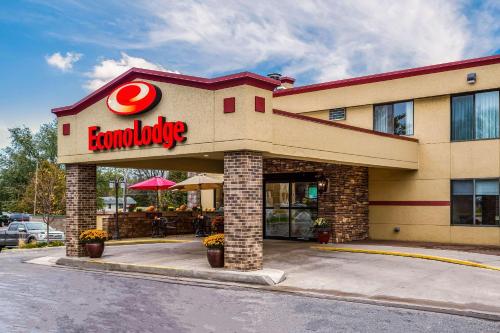 Econo Lodge Rochester - image 7