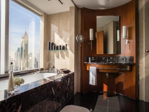 Jumeirah Emirates Towers - image 7