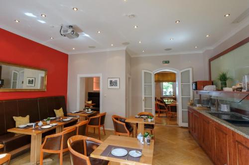 Hotel Savoy Hannover - image 10