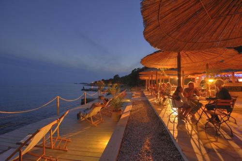 Exterior view of Albatross Mobile Homes on Camping Bijela Uvala