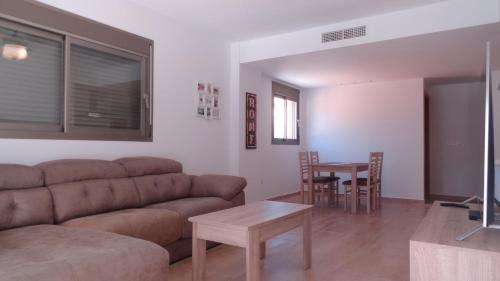 HE Villamartin Gardens - image 14