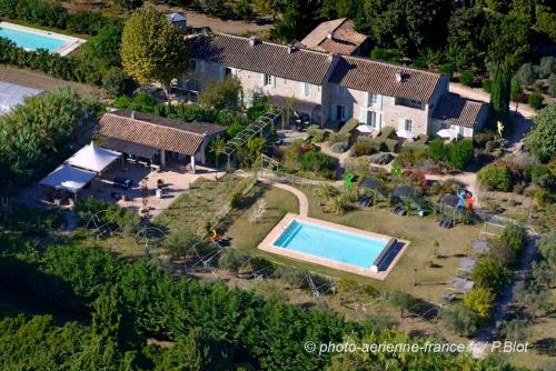 MAS DES FIGUES - chez PhilippeArtist - Charme - Mas du XVIII siècle - Alpilles - Saint Rémy de Provence - ferme auberge - jardin botanique - Roseraie - Biologique FRBio10 - potager bio - huile d'olive bio - brunch méditerranéen - cuisine faite maison - - Chambre d'hôtes - Saint-Rémy-de-Provence