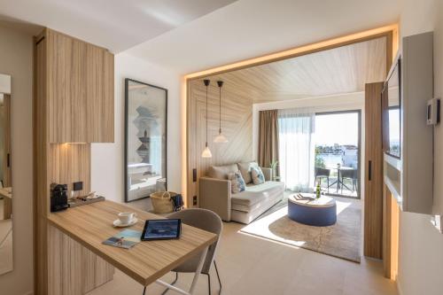 Bordoy Alcudia Port Suites ex-Caprice Alcudia Port in الكوديا