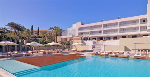 2 bedrooms, 3 beds