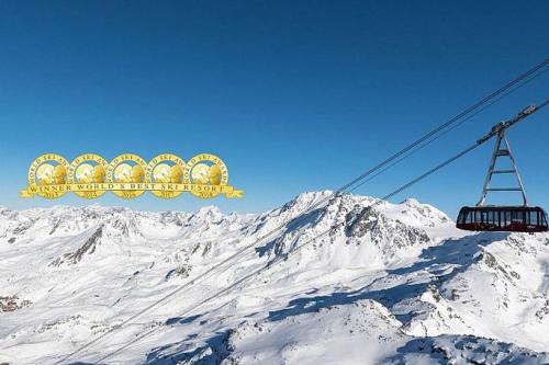 Dernier étage avec vue sur les montagnes Emplacement Exceptionnel au cœur de Val Thorens Ski aux pieds Prestations incluses Dernier étage avec vue sur les montagnes Emplacement Exceptionnel au cœur de Val Thorens Ski aux pieds Prestations incluses