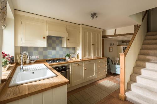 Old Fox Cottage - image 4