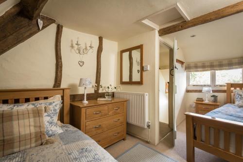 Old Fox Cottage - image 10