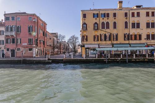 Santa Croce Wonderful Venice - image 10