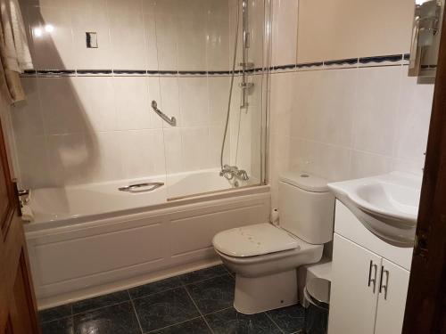 Cross Swords Inn, Skillington