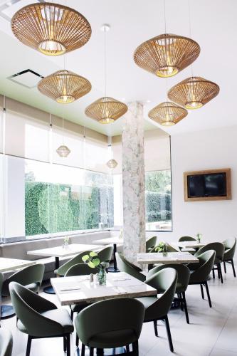 金叶酒店及套房 