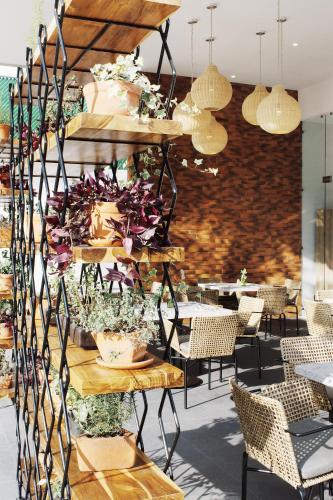 金叶酒店及套房 