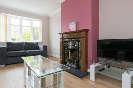 Solihull/NEC/Airport 3 BR Semi-detached House - main image