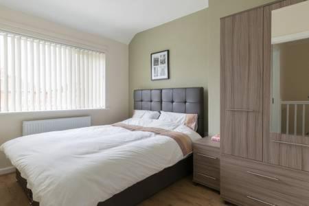 Solihull/NEC/Airport 3 BR Semi-detached House photo