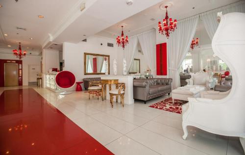 Red South Beach Hotel - image 5