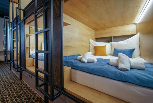 2020 Best EU Art Boutique Capsule Hostel CHORS - image 11