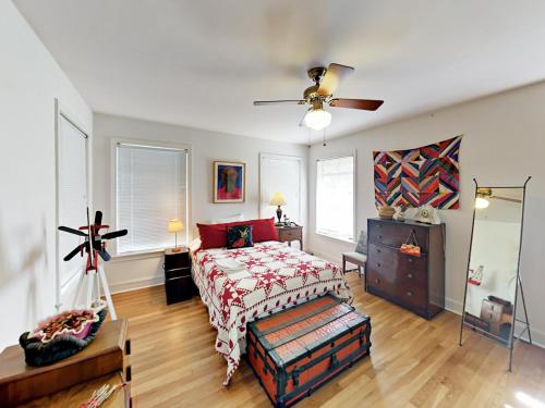 Light-Filled Charmer Home Home - image 2