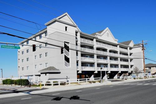 Four-Bedroom Apartment room in Mariner'S Watch 404 Condo