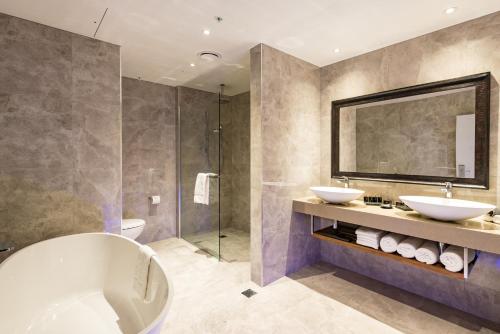 room detail thumbnail 2