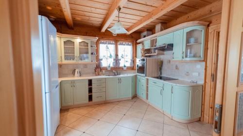 Konyha, Jaskowa Chata in Stryszawa