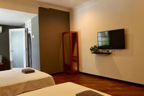 G Beach Front Villa – Batu Ferringgi, NY