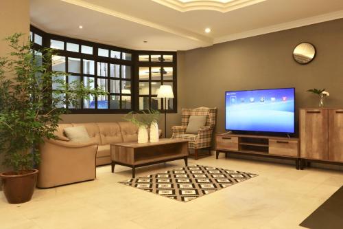 G Beach Front Villa – Batu Ferringgi, NY