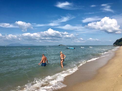 G Beach Front Villa – Batu Ferringgi, NY