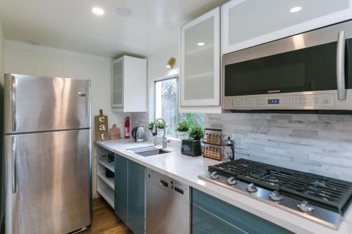 Charming 1-Bedroom Home near Downtown Culver in Los Angeles, USA