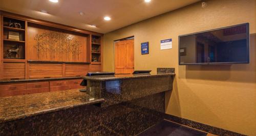 Best Western Plus Deer Park Hotel and Suites