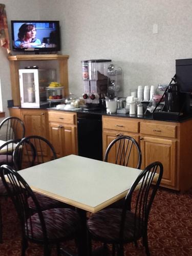 Americas Best Value Inn - Brookhaven - image 6