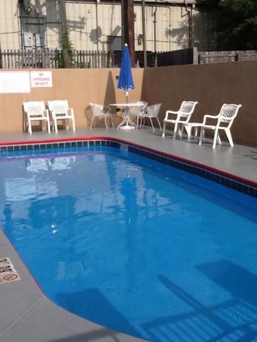 Americas Best Value Inn - Brookhaven - image 7