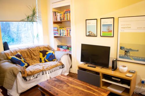 1 Bedroom Flat By Leith Walk, Leith, Edinburgh and the Lothians