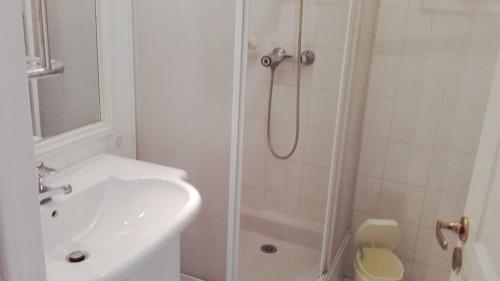 Chez Linette, 22 Place Saint-Roch 4
