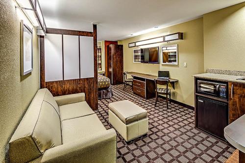 Microtel Inn & Suites by Wyndham North Canton