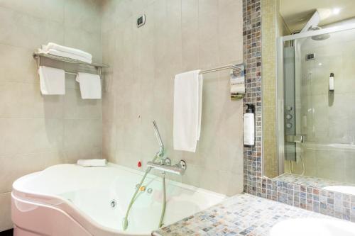 Superior Double Room with Balcony and Bath