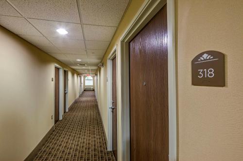 Microtel Inn and Suites North Canton - image 7