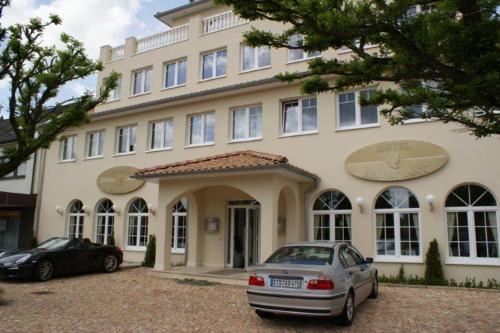 . Hotel Helena