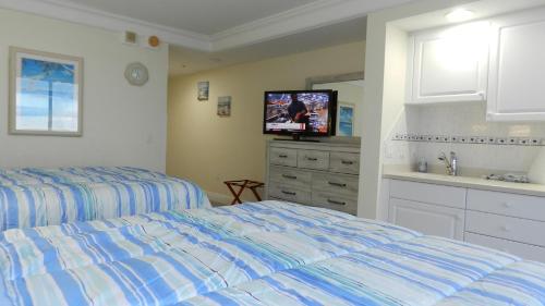 2 Queen Bed Studio 809 - main image