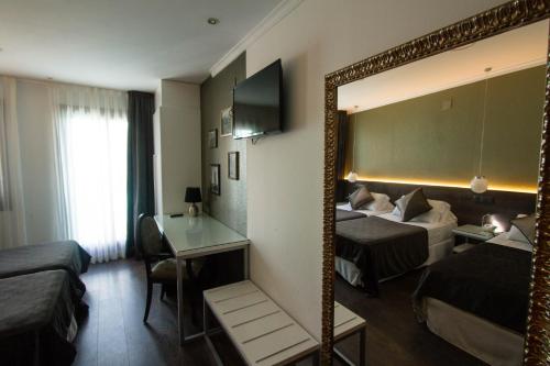 Zimmer mit 2 einzelbetten, straßenblick