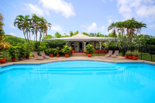 Villa avec piscine et vue mer (MQRO08) - Location, gîte - Le Robert