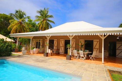 Villa avec piscine au Cap Est (MQFR35) - Location, gîte - Le François